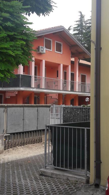 Апартаменти Casa Lavoro Vancanza Кастельнуово-дель-Гарда Екстер'єр фото